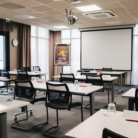 Hotel Campanile Mermoz 3*