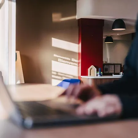 Ibis Centre Rive Gauche Mermoz מלון