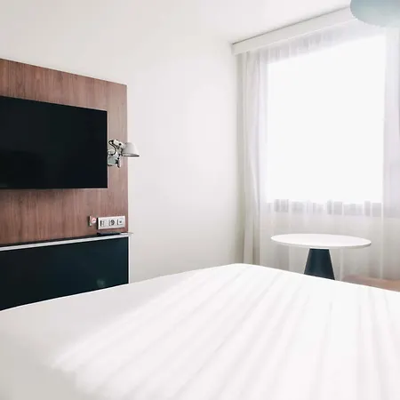 Отель Ibis Centre Rive Gauche Mermoz